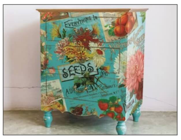 IOD Decor Transfer Seed Catalogue auf einem kleinen Schmuckschrank, Transfer erhältlich bei Countryside Colours
