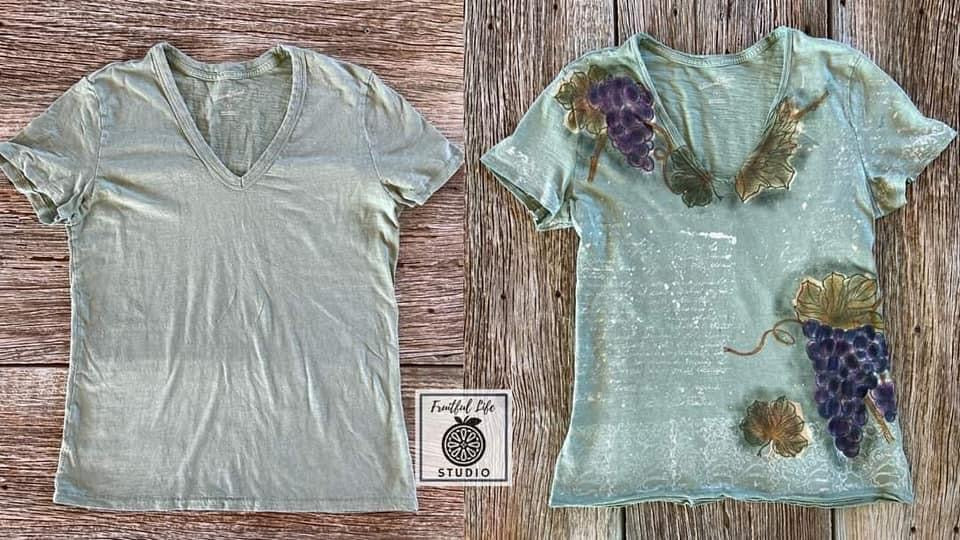 IOD Decor Stempel Grapes auf einem T-Shirt  gestempelt, Stempel erhältlich bei Countryside Colours