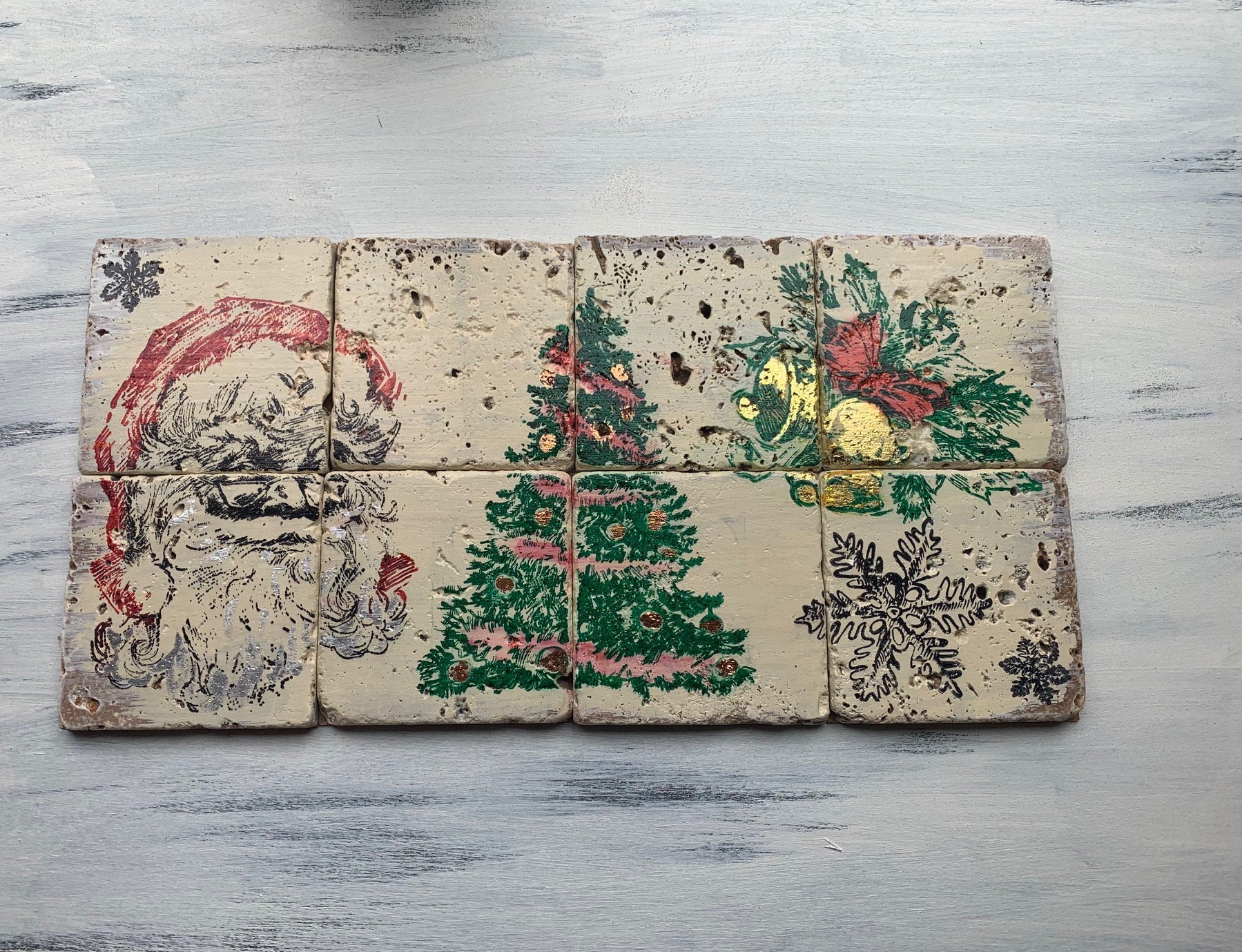 Untersetzer mit dem IOD Stempel Holly Jolly bestempelt.