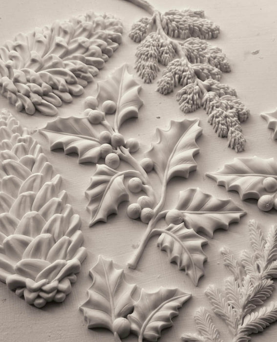 IOD Mould Winter Forage Limited Edition aus der neuen Weihnachtskollektion 2025 erhältlich bei Countryside Colours