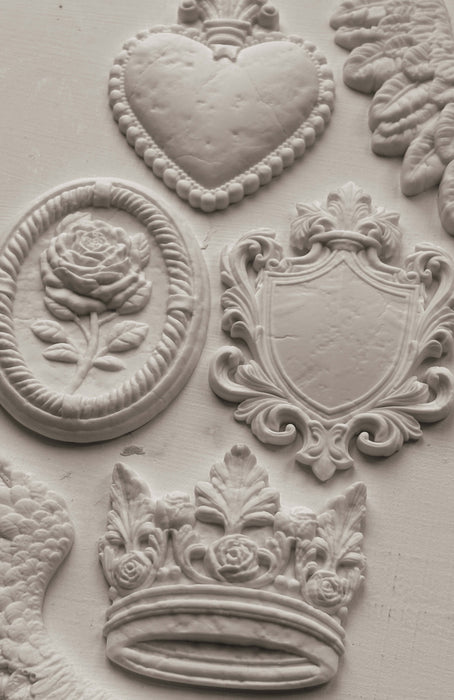 IOD Mould Heraldry erhältlich bei Countryside Colours 