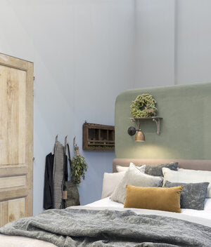 Cape Cod Grey in Wandfarben Qualität an einer Schlafzimmerwand- Kreidefarbe von Painting The Past - erhältlich bei Countryside Colours